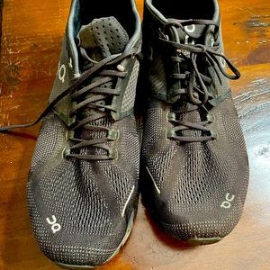 Men’s ON Cloud Sneakers Size 12.5. All Black, EUC